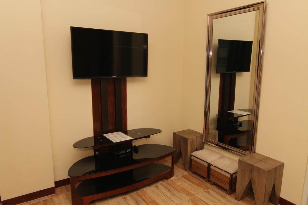 Charos Dormitel Hotel Dumaguete City Luaran gambar