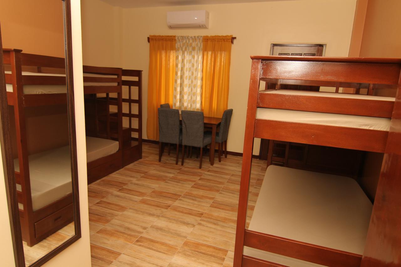 Charos Dormitel Hotel Dumaguete City Luaran gambar