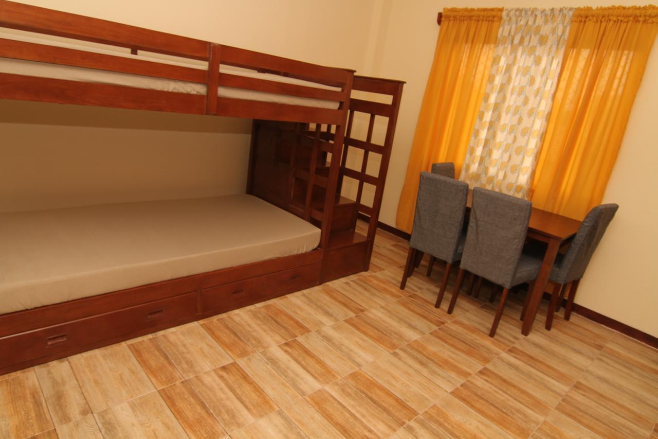 Charos Dormitel Hotel Dumaguete City Luaran gambar